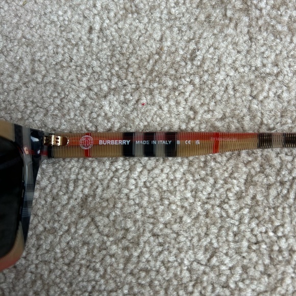 Burberry Elsa Vintage Plaid Sunglasses Black, tan & red w/ minor flaws on lens - Picture 6 of 12
